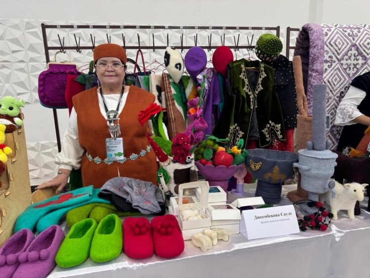 Войлочные шедевры Сауле Дюсембековой из Талдыкоргана – в тройке лучших