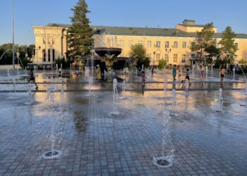 Купание в фонтанах опасно для здоровья, предупреждают санэпидемиологи Жетісу