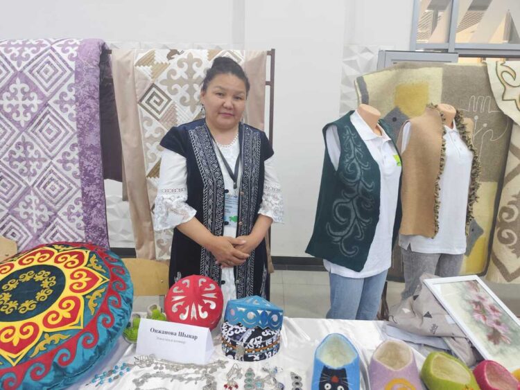 Изделия со смыслом рукодельницы из Талапты