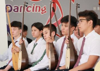 В НИШ Талдыкорган прошел Единый час домбры