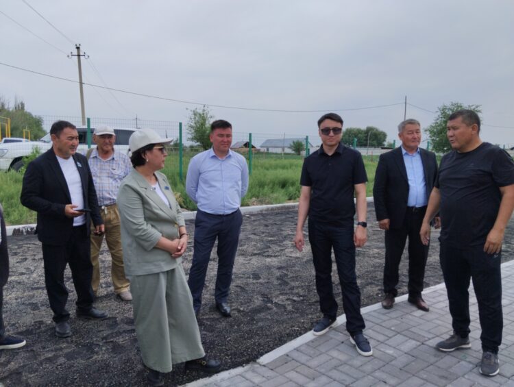 Строительство соцобъектов и дорог промониторили в Панфиловском районе