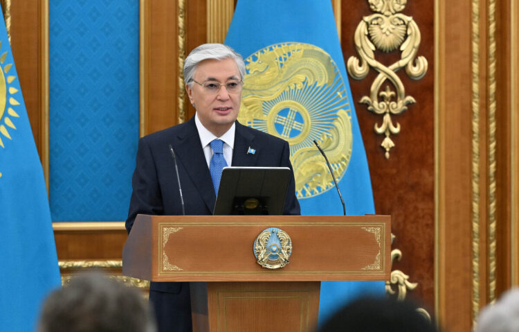 Глава государства поздравил медработников с профессиональным праздником