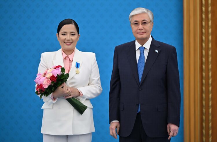 Глава государства Касым-Жомарт Токаев наградил работников СМИ