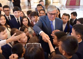 Президент страны поздравил с Днем защиты детей