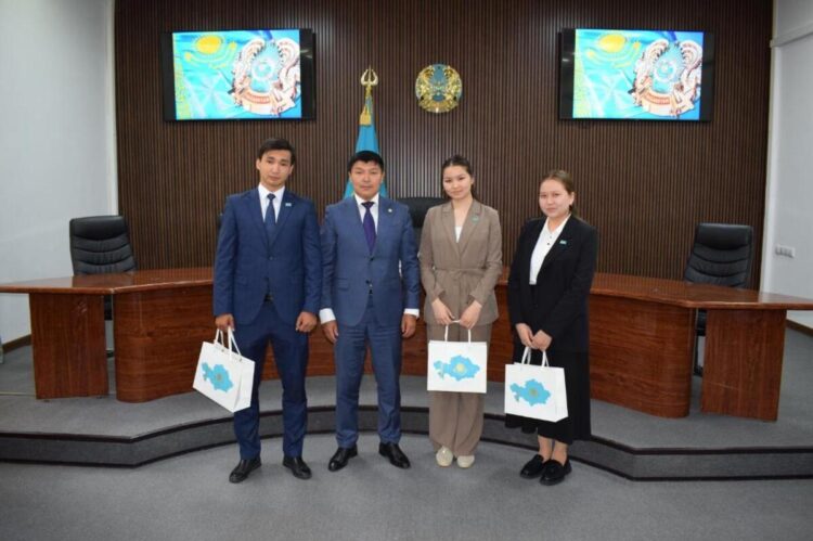 В Жетісу молодые госслужащие принесли присягу на верность Отечеству