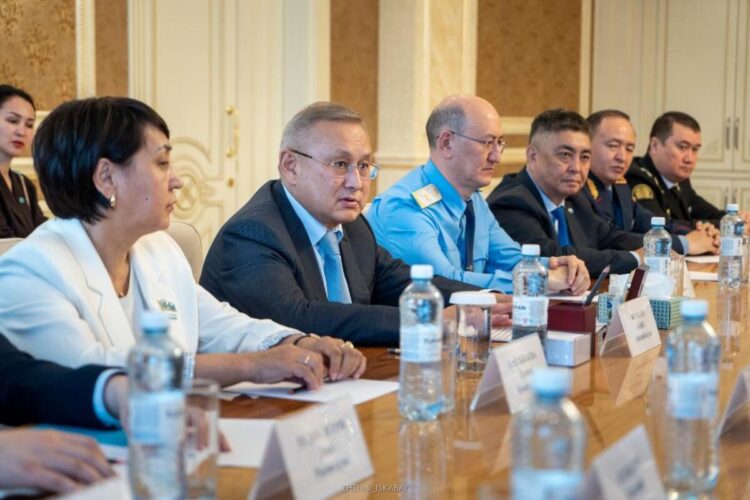 Аким области Жетісу встретился с депутатами Сената Парламента РК