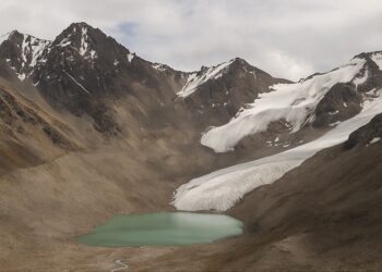 Воздушный мониторинг моренных озёр и ледников провели в Жетісу