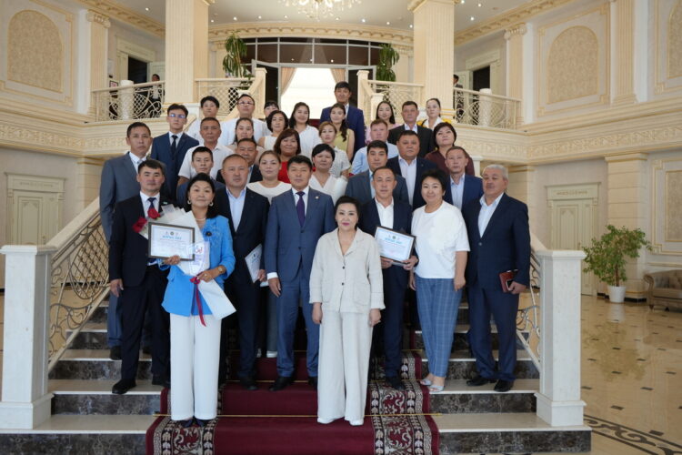 Менторов, отличившихся  в учебном году, наградили в Талдыкоргане