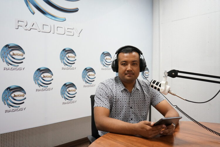 Голос, звучащий на 107,2 FM