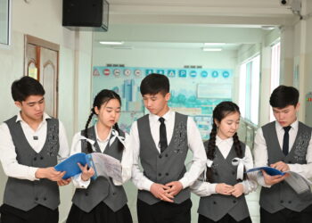 Как Казахстан обеспечивает всеобщий доступ к образованию