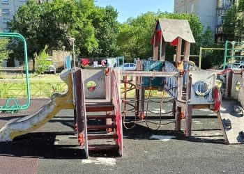 Талдыкорганцы обратили внимание властей на детские площадки