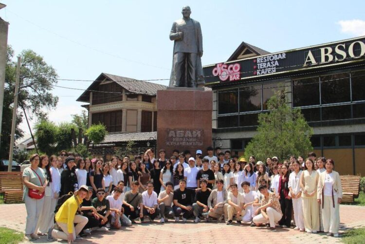 Старшеклассники НИШ с этнокультурной экспедицией посетили Тараз