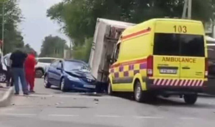 Карета скорой помощи попала в ДТП в Талдыкоргане
