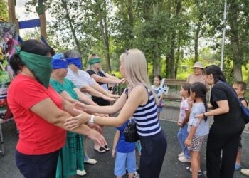 «Мир начинается дома»: Акцию против бытового насилия организовали в Талдыкоргане