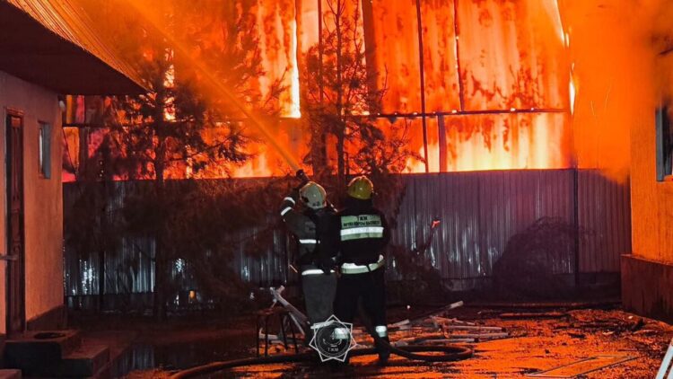 Масштабный пожар в Талдыкоргане потушен за два часа