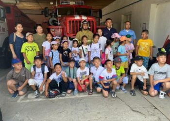 Спасатели Сарканского района учат детей безопасности во время летних каникул