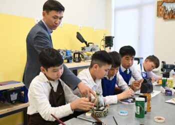 Педагогов, победивших в республиканском конкурсе, премируют 3,9 млн тенге