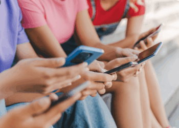 В Нацбанке предупредили о мошенничестве в отношении подростков