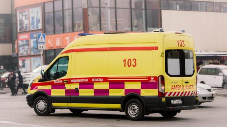 Два человека пострадали в ДТП с участием скорой в Талдыкоргане