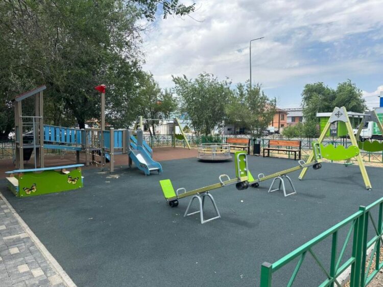 83 детские площадки строят и благоустраивают в Жетiсу
