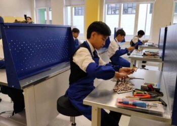 Министр просвещения РК посетил приграничный Панфиловский район