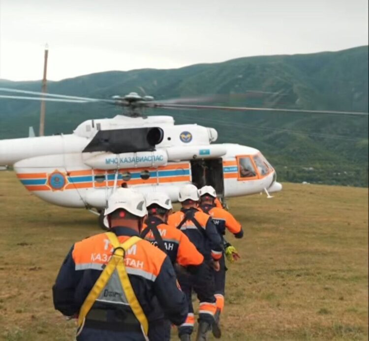 Спасатели Жетісу отработали десантирование с вертолёта