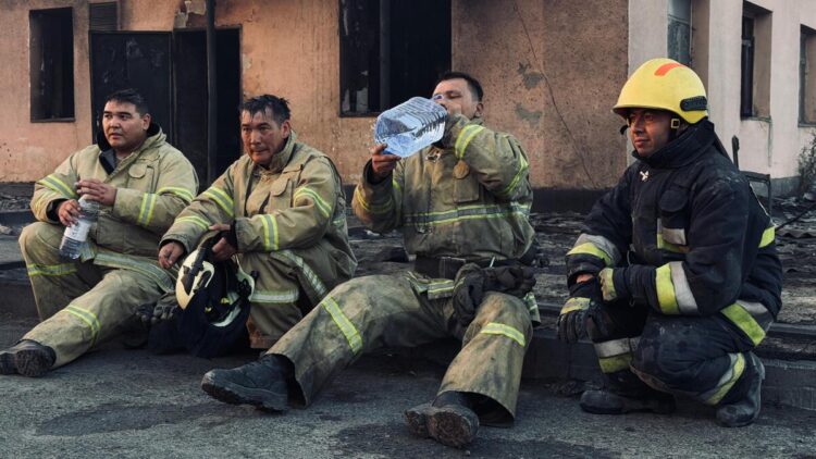 Пожарные боролись с огнем на полигоне близ Талдыкоргана
