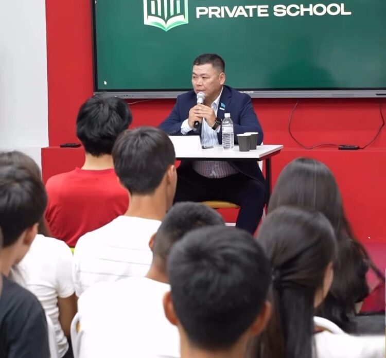 Путь к успеху: депутат поделился секретами с молодежью Жетісу