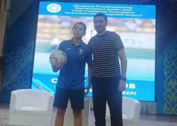 С легендой футбола встретились юные спортсмены в Талдыкоргане