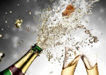 Сегодня празднуют День рождения шампанского