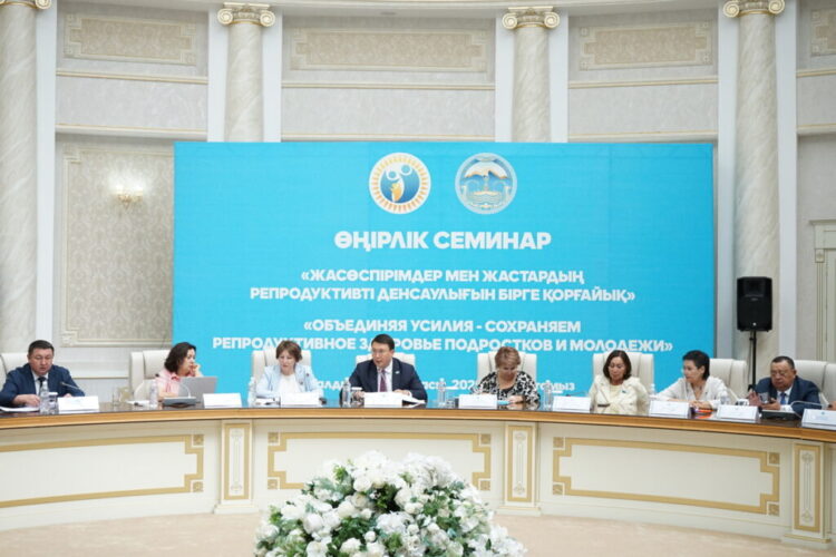 Тему репродуктивного здоровья молодёжи обсудили в Жетісу