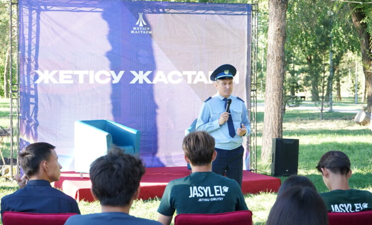Живую дискуссию с молодежью провела полиция в Жетiсу