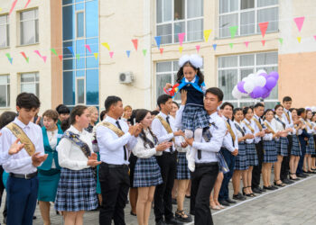 100 выпускников получат акимовский грант в Жетiсу