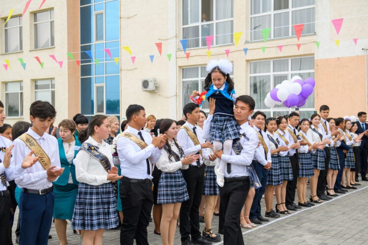 100 выпускников получат акимовский грант в Жетiсу