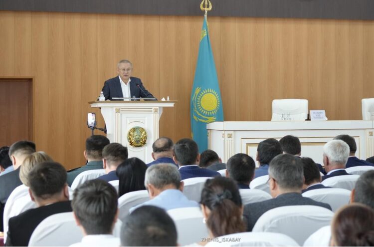 Аким области Жетісу встретился с жителями Каратальского района