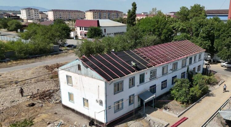 «Таза Қазақстан»: В Жетісу 77 многоэтажек получат новые крыши в этом году