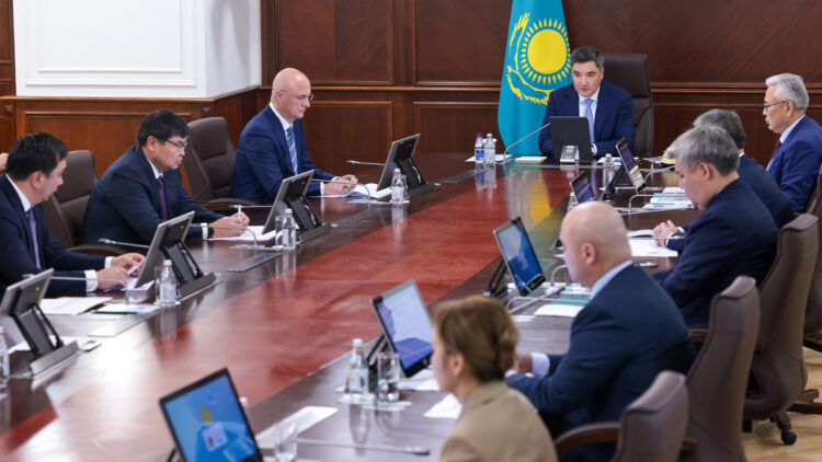 Олжас Бектенов провел совещание о ходе исполнения поручений Президента по повышению качества автодорог