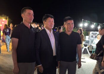 Аким Талдыкоргана среди народа