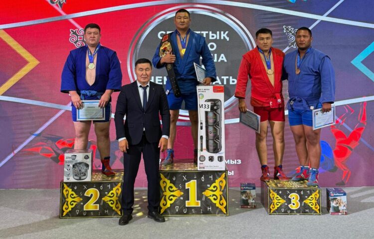 Полицейские Жетiсу стали призерами чемпионата страны по самбо