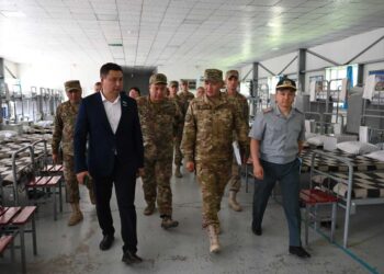 Мажилисмен Болат Керимбек оценил условия службы в Сарыозекском гарнизоне