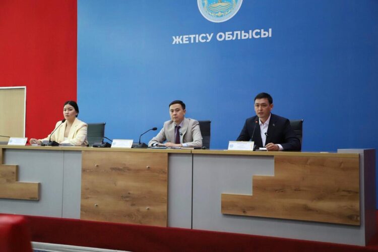 Как встречают 30-летие Конституции в Талдыкоргане