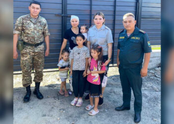 Акцию «Дорога в школу» поддержали гвардейцы в Талдыкоргане