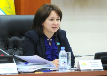 Конституция предоставила всем участвовать в политической жизни страны