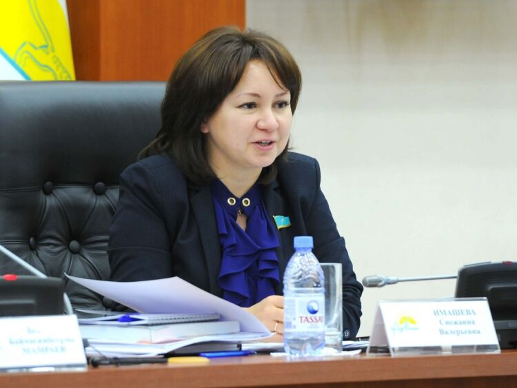 Конституция предоставила всем участвовать в политической жизни страны