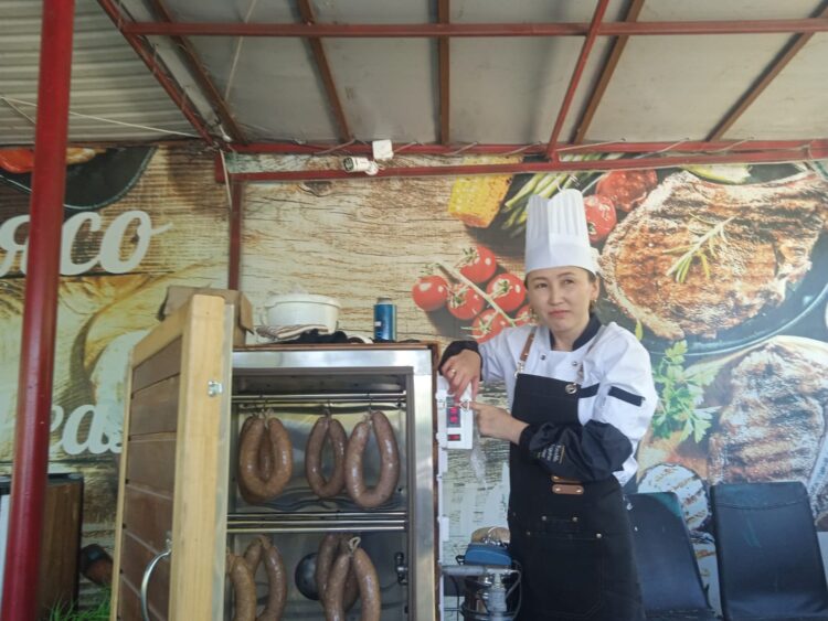 Почем колбаса, состоящая из мяса и специй