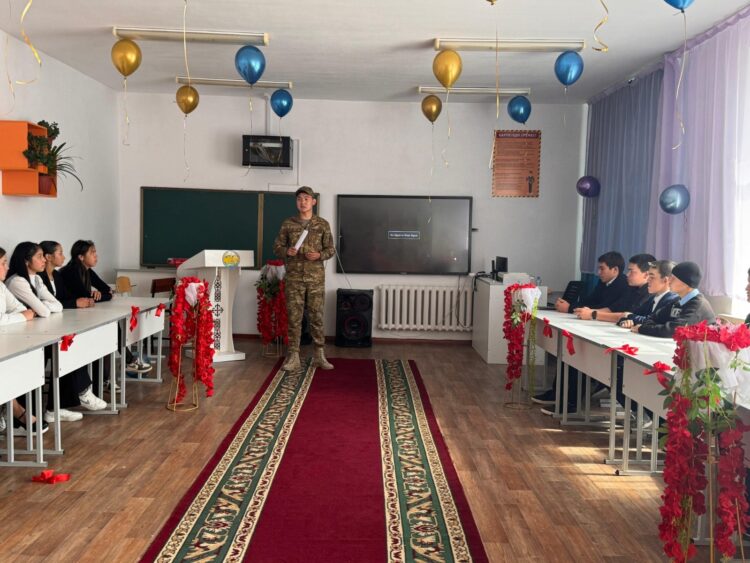 Школьникам Алакольского района рассказали о службе в КНБ