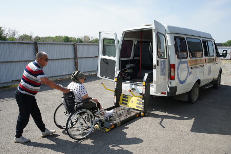 Условия по оказанию услуг инватакси расширили в Казахстане