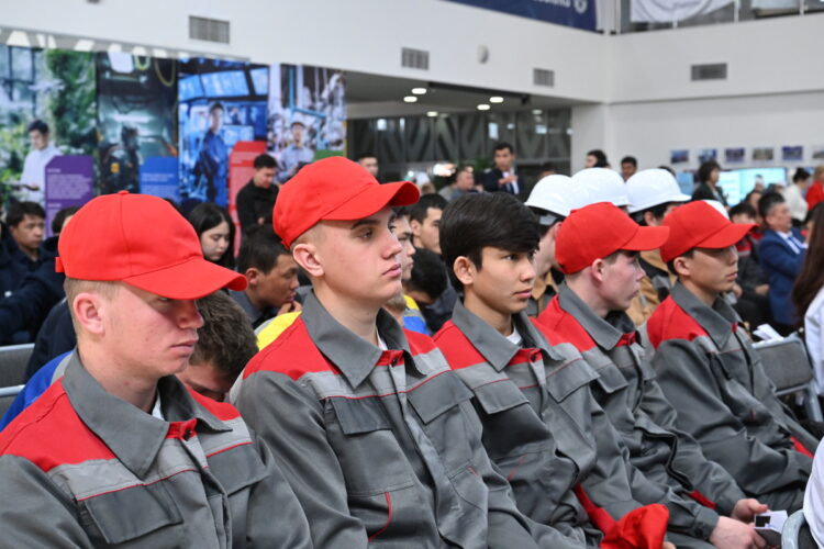 Год рабочих профессий: Президент страны отметил важность труда