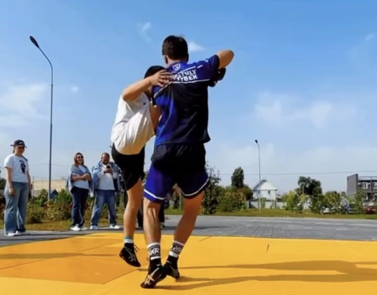 Известные спортсмены поделились опытом с молодежью в рамках акции «Чемпион рухы»