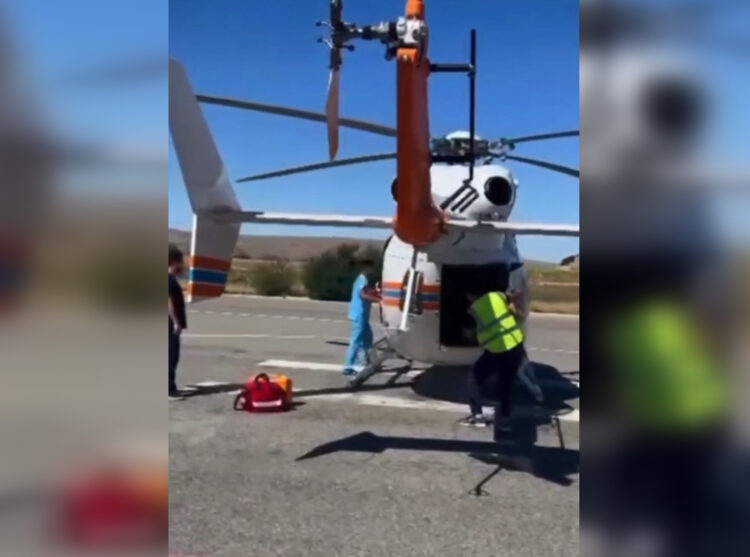 Вертолет МЧС РК успешно доставил пациента в Жаркент